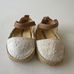 Old Navy baby Girl’s Eyelet Espadrilles cream summer sandals.  Size 3-6M.
